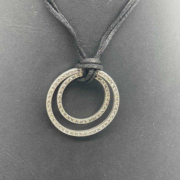 WHBM White House Black Market Double Circle Pendant Black Cord Necklace Beach - Picture 5 of 6